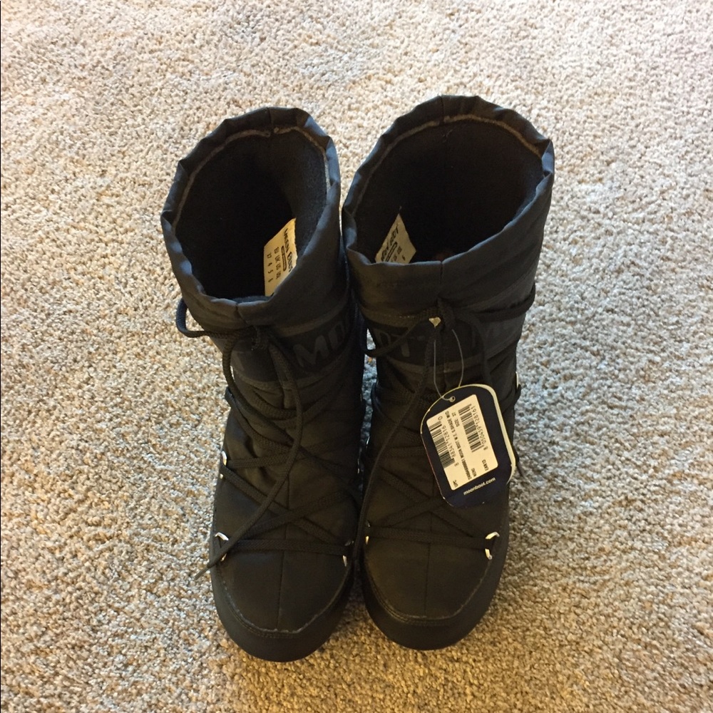 NWT Moon Boots